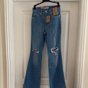 Levi’s women’s BRAND NEW Flare Wide Leg Jeans with Distressed Details